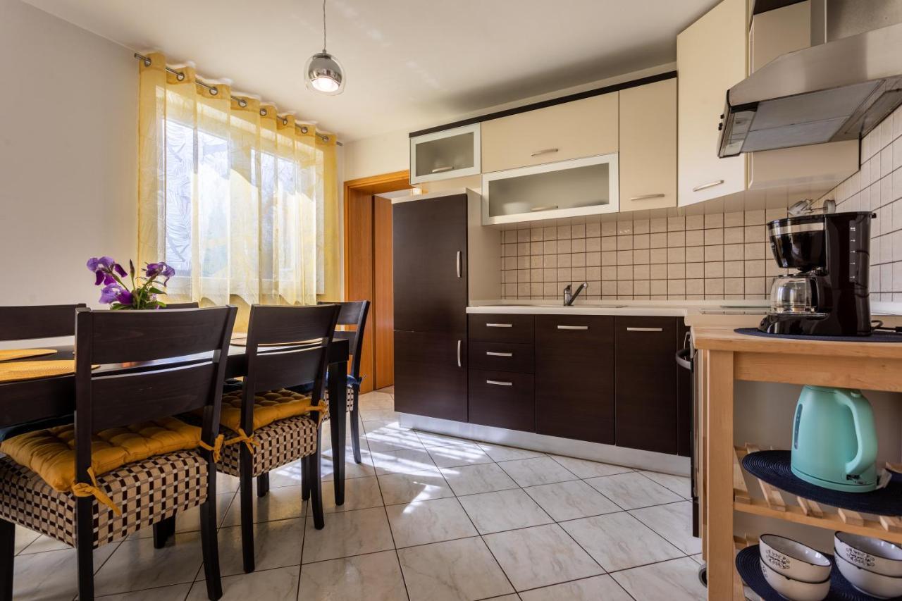 Apartment Magic Garden Baska  Bagian luar foto