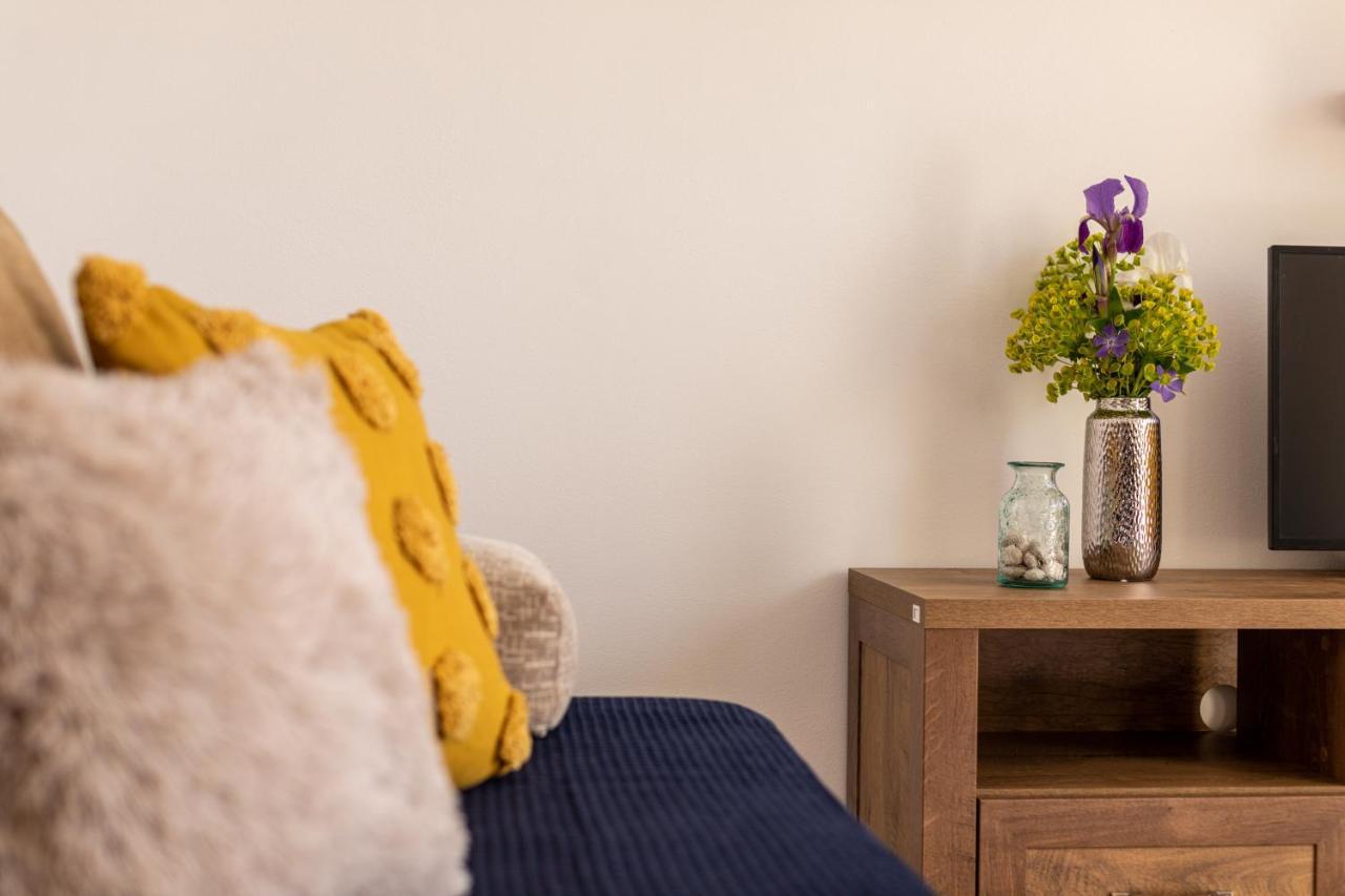 Apartment Magic Garden Baska  Bagian luar foto