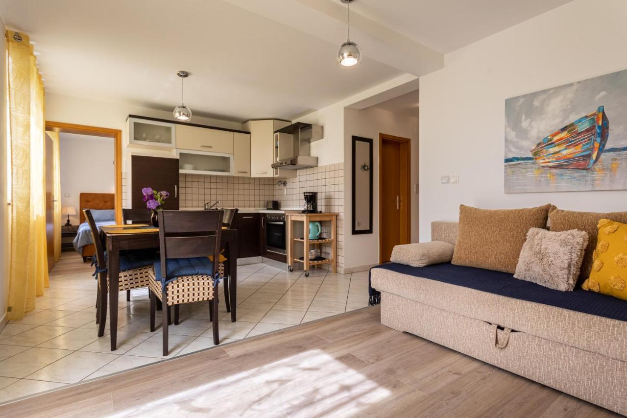 Apartment Magic Garden Baska  Bagian luar foto